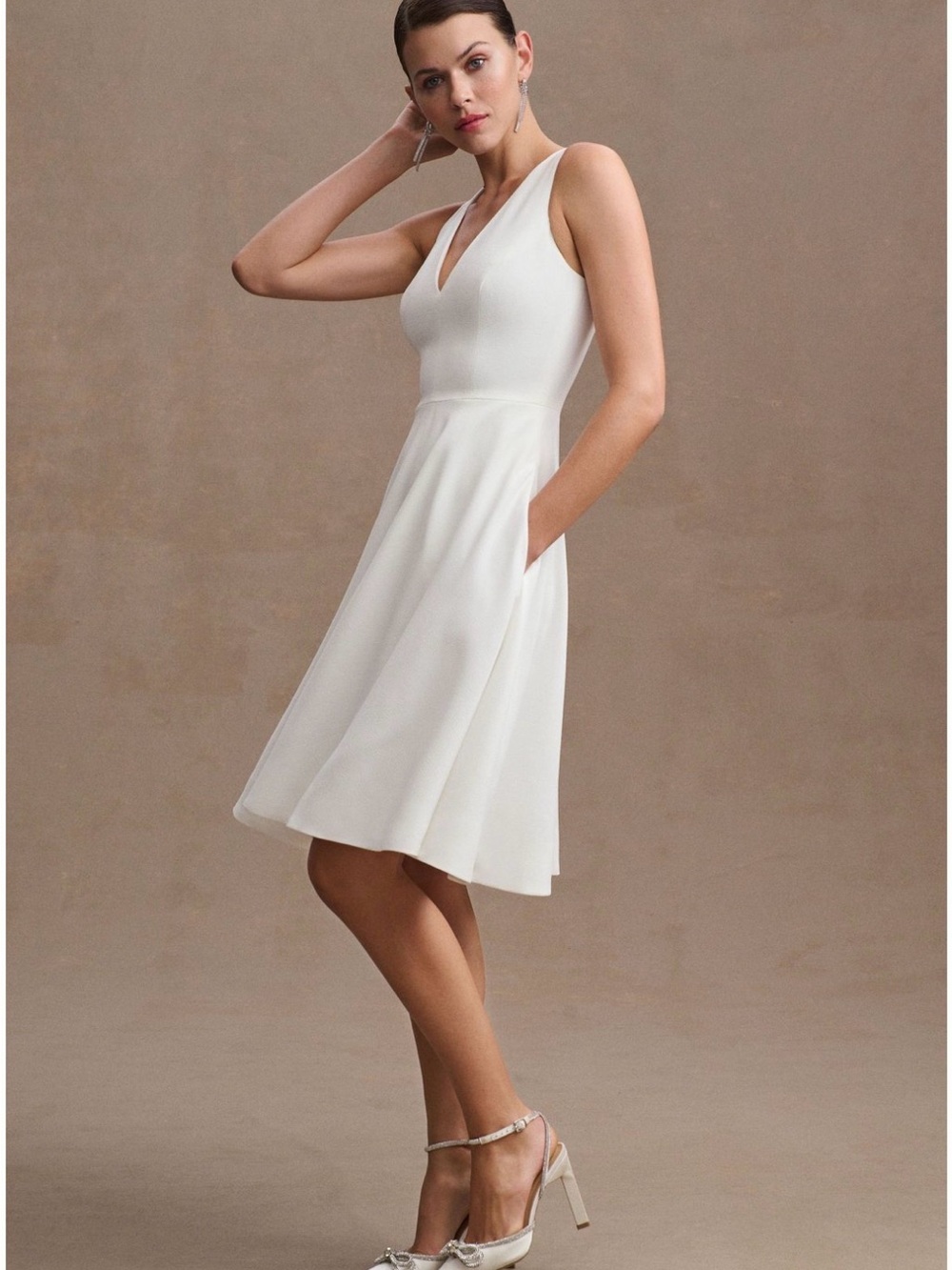 Dress The Population Catalina V-Neck
Midi Dress
